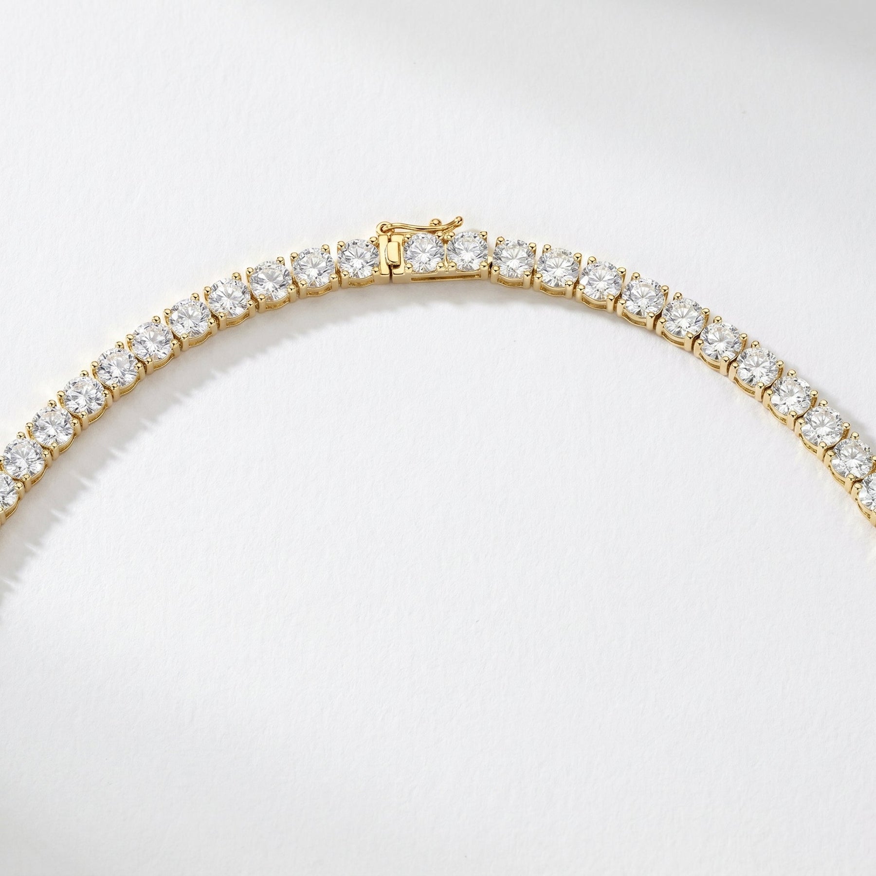 Experience timeless sparkle Round Diamond Tennis Necklace