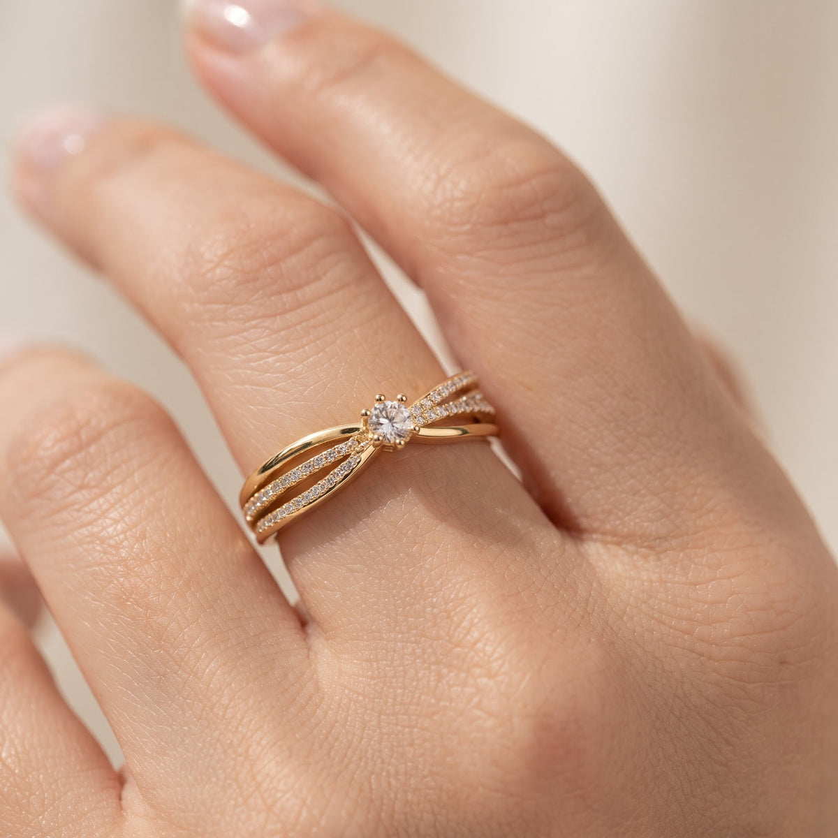 Round Cut Diamond Split Shank Ring