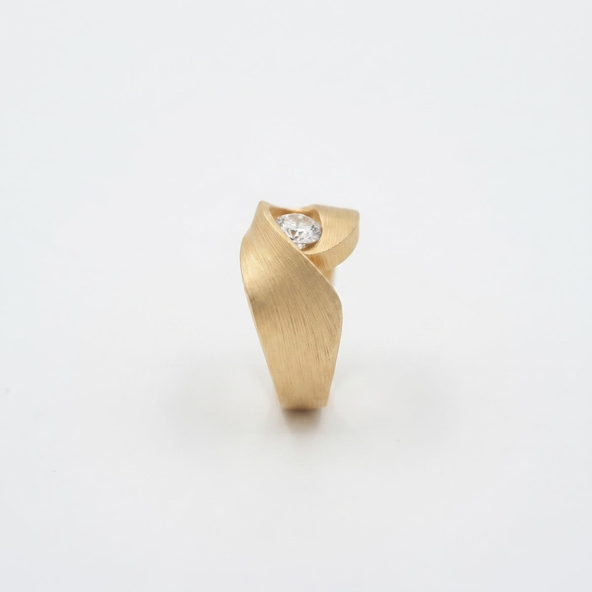 Textured Modern Solitaire Round Cut Lab Grown Diamond Ring