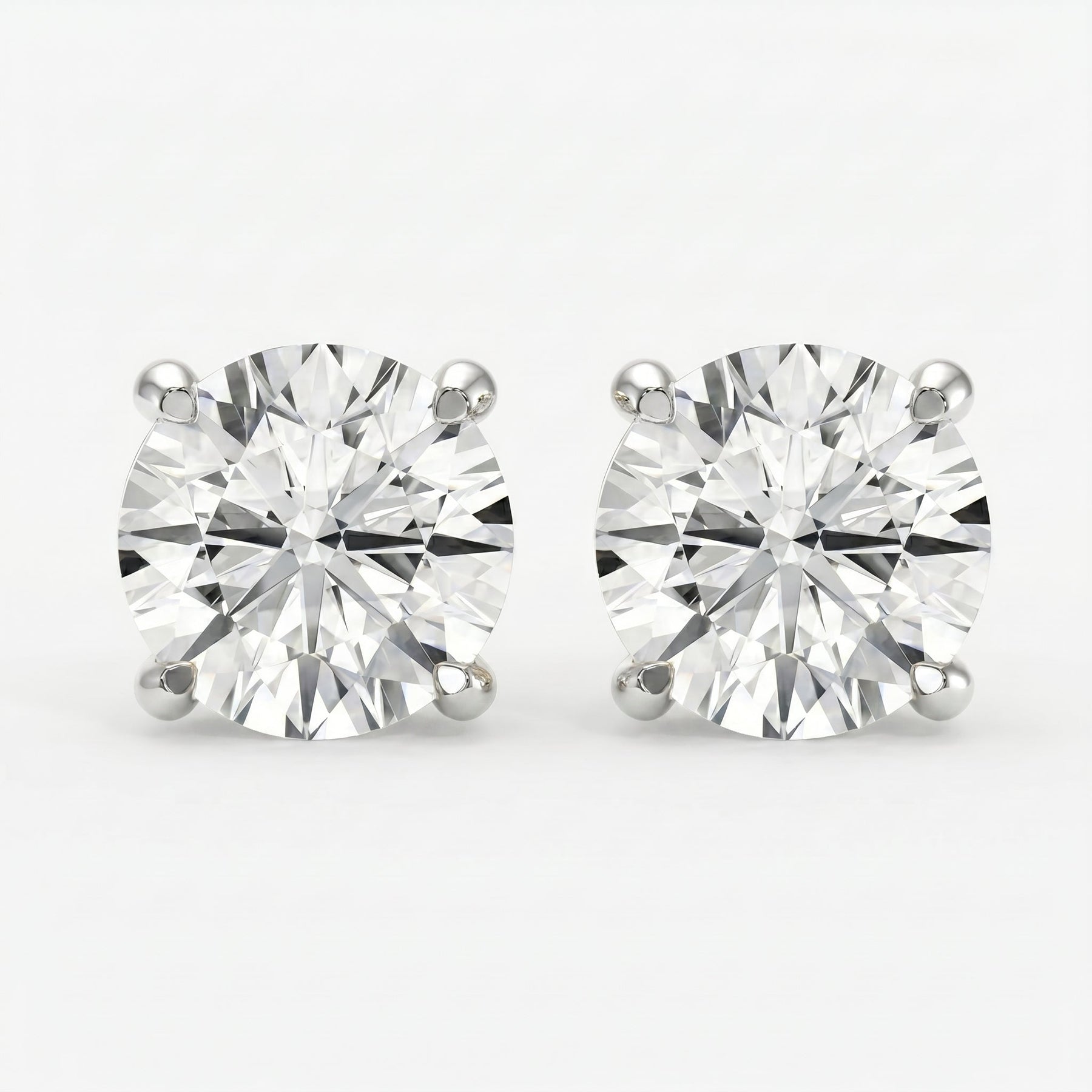 Round Diamond Stud Earring